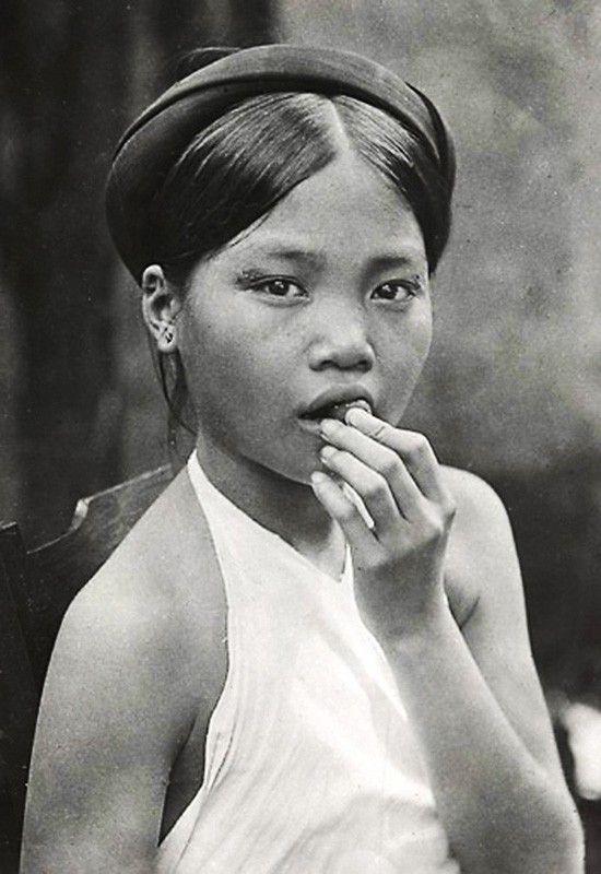 Cô gái Hà Nội thời kỳ 1919 - 1926.
